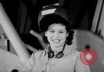 Standbild Frauen Krieg Arbeiter Moden Chicago Illinois USA, 1943, aus Sekunde 45 historischem Filmmaterial Videoclip 65675047522