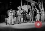 Standbild Frauen Krieg Arbeiter Moden Chicago Illinois USA, 1943, aus Sekunde 51 historischem Filmmaterial Videoclip 65675047522