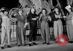 Standbild Frauen Krieg Arbeiter Moden Chicago Illinois USA, 1943, aus Sekunde 53 historischem Filmmaterial Videoclip 65675047522