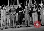 Standbild Frauen Krieg Arbeiter Moden Chicago Illinois USA, 1943, aus Sekunde 55 historischem Filmmaterial Videoclip 65675047522