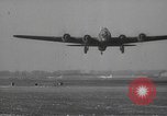 Standbild B-17 Flying Fortress Ebenen Schweinfurt Deutschland, 1943, aus Sekunde 11 historischem Filmmaterial Videoclip 65675047528