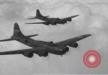 Standbild B-17 Flying Fortress Ebenen Schweinfurt Deutschland, 1943, aus Sekunde 31 historischem Filmmaterial Videoclip 65675047528