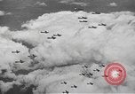 Standbild B-17 Flying Fortress Ebenen Schweinfurt Deutschland, 1943, aus Sekunde 47 historischem Filmmaterial Videoclip 65675047528