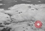 Standbild B-17 Flying Fortress Ebenen Schweinfurt Deutschland, 1943, aus Sekunde 48 historischem Filmmaterial Videoclip 65675047528
