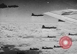 Standbild B-17 Flying Fortress Ebenen Schweinfurt Deutschland, 1943, aus Sekunde 49 historischem Filmmaterial Videoclip 65675047528
