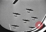 Standbild B-17 Flying Fortress Ebenen Schweinfurt Deutschland, 1943, aus Sekunde 56 historischem Filmmaterial Videoclip 65675047528