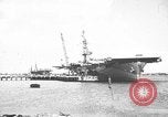Standbild P-47 Thunderbolts geladen auf Flugzeugträger Ford Island Pearl Harbor Hawaii USA, 1944, aus Sekunde 15 historischem Filmmaterial Videoclip 65675047534