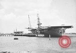 Standbild P-47 Thunderbolts geladen auf Flugzeugträger Ford Island Pearl Harbor Hawaii USA, 1944, aus Sekunde 22 historischem Filmmaterial Videoclip 65675047534