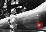 Standbild 318 Fighter Group Personal Saipan Nördliche Marianen, 1944, aus Sekunde 28 historischem Filmmaterial Videoclip 65675047540