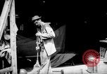 Standbild US-Truppen einrichten Camp auf beschlagnahmte japanische base Aslito Flugplatz Saipan Marianen, 1944, aus Sekunde 40 historischem Filmmaterial Videoclip 65675047542