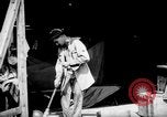 Standbild US-Truppen einrichten Camp auf beschlagnahmte japanische base Aslito Flugplatz Saipan Marianen, 1944, aus Sekunde 42 historischem Filmmaterial Videoclip 65675047542