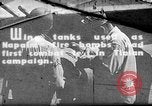 Standbild improvisierten napalm Bomben auf P-47 Flugzeuge Aslito Flugplatz Saipan Marianen, 1944, aus Sekunde 1 historischem Filmmaterial Videoclip 65675047545