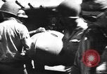 Standbild improvisierten napalm Bomben auf P-47 Flugzeuge Aslito Flugplatz Saipan Marianen, 1944, aus Sekunde 12 historischem Filmmaterial Videoclip 65675047545