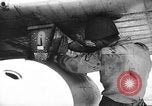 Standbild improvisierten napalm Bomben auf P-47 Flugzeuge Aslito Flugplatz Saipan Marianen, 1944, aus Sekunde 15 historischem Filmmaterial Videoclip 65675047545