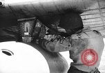 Standbild improvisierten napalm Bomben auf P-47 Flugzeuge Aslito Flugplatz Saipan Marianen, 1944, aus Sekunde 16 historischem Filmmaterial Videoclip 65675047545