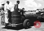 Standbild improvisierten napalm Bomben auf P-47 Flugzeuge Aslito Flugplatz Saipan Marianen, 1944, aus Sekunde 18 historischem Filmmaterial Videoclip 65675047545