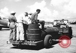 Standbild improvisierten napalm Bomben auf P-47 Flugzeuge Aslito Flugplatz Saipan Marianen, 1944, aus Sekunde 19 historischem Filmmaterial Videoclip 65675047545
