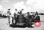 Standbild improvisierten napalm Bomben auf P-47 Flugzeuge Aslito Flugplatz Saipan Marianen, 1944, aus Sekunde 21 historischem Filmmaterial Videoclip 65675047545