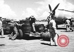 Standbild improvisierten napalm Bomben auf P-47 Flugzeuge Aslito Flugplatz Saipan Marianen, 1944, aus Sekunde 24 historischem Filmmaterial Videoclip 65675047545