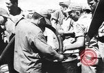 Standbild improvisierten napalm Bomben auf P-47 Flugzeuge Aslito Flugplatz Saipan Marianen, 1944, aus Sekunde 29 historischem Filmmaterial Videoclip 65675047545