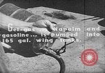 Standbild improvisierten napalm Bomben auf P-47 Flugzeuge Aslito Flugplatz Saipan Marianen, 1944, aus Sekunde 47 historischem Filmmaterial Videoclip 65675047545
