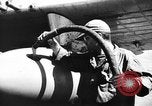 Standbild improvisierten napalm Bomben auf P-47 Flugzeuge Aslito Flugplatz Saipan Marianen, 1944, aus Sekunde 55 historischem Filmmaterial Videoclip 65675047545