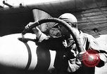 Standbild improvisierten napalm Bomben auf P-47 Flugzeuge Aslito Flugplatz Saipan Marianen, 1944, aus Sekunde 57 historischem Filmmaterial Videoclip 65675047545