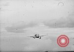 Standbild 19 USAAF Fighter Squadron P-47s der gegnerischen Insel Tinian Insel Tinian Marianen, 1945, aus Sekunde 15 historischem Filmmaterial Videoclip 65675047547