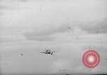 Standbild 19 USAAF Fighter Squadron P-47s der gegnerischen Insel Tinian Insel Tinian Marianen, 1945, aus Sekunde 16 historischem Filmmaterial Videoclip 65675047547