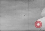 Standbild 19 USAAF Fighter Squadron P-47s der gegnerischen Insel Tinian Insel Tinian Marianen, 1945, aus Sekunde 29 historischem Filmmaterial Videoclip 65675047547