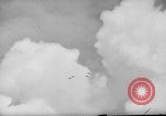 Standbild 19 USAAF Fighter Squadron P-47s der gegnerischen Insel Tinian Insel Tinian Marianen, 1945, aus Sekunde 33 historischem Filmmaterial Videoclip 65675047547
