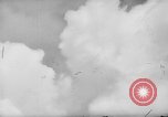Standbild 19 USAAF Fighter Squadron P-47s der gegnerischen Insel Tinian Insel Tinian Marianen, 1945, aus Sekunde 34 historischem Filmmaterial Videoclip 65675047547