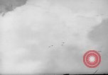 Standbild 19 USAAF Fighter Squadron P-47s der gegnerischen Insel Tinian Insel Tinian Marianen, 1945, aus Sekunde 37 historischem Filmmaterial Videoclip 65675047547