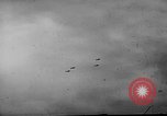 Standbild 19 USAAF Fighter Squadron P-47s der gegnerischen Insel Tinian Insel Tinian Marianen, 1945, aus Sekunde 46 historischem Filmmaterial Videoclip 65675047547