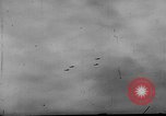 Standbild 19 USAAF Fighter Squadron P-47s der gegnerischen Insel Tinian Insel Tinian Marianen, 1945, aus Sekunde 47 historischem Filmmaterial Videoclip 65675047547