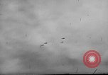 Standbild 19 USAAF Fighter Squadron P-47s der gegnerischen Insel Tinian Insel Tinian Marianen, 1945, aus Sekunde 48 historischem Filmmaterial Videoclip 65675047547