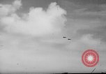 Standbild 19 USAAF Fighter Squadron P-47s der gegnerischen Insel Tinian Insel Tinian Marianen, 1945, aus Sekunde 52 historischem Filmmaterial Videoclip 65675047547