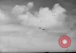 Standbild 19 USAAF Fighter Squadron P-47s der gegnerischen Insel Tinian Insel Tinian Marianen, 1945, aus Sekunde 53 historischem Filmmaterial Videoclip 65675047547