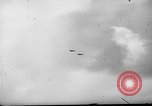 Standbild 19 USAAF Fighter Squadron P-47s der gegnerischen Insel Tinian Insel Tinian Marianen, 1945, aus Sekunde 58 historischem Filmmaterial Videoclip 65675047547