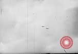 Standbild 19 USAAF Fighter Squadron P-47s der gegnerischen Insel Tinian Insel Tinian Marianen, 1945, aus Sekunde 59 historischem Filmmaterial Videoclip 65675047547
