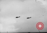 Standbild 19 USAAF Fighter Squadron P-47s der gegnerischen Insel Tinian Insel Tinian Marianen, 1945, aus Sekunde 61 historischem Filmmaterial Videoclip 65675047547