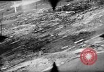 Standbild P-47s 19 Fighter Squadron Angriff japanische Stellungen Insel Tinian Marianen, 1944, aus Sekunde 9 historischem Filmmaterial Videoclip 65675047548