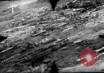 Standbild P-47s 19 Fighter Squadron Angriff japanische Stellungen Insel Tinian Marianen, 1944, aus Sekunde 11 historischem Filmmaterial Videoclip 65675047548