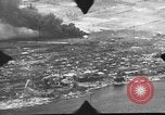 Standbild P-47s 19 Fighter Squadron Angriff japanische Stellungen Insel Tinian Marianen, 1944, aus Sekunde 17 historischem Filmmaterial Videoclip 65675047548