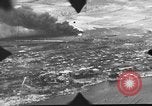 Standbild P-47s 19 Fighter Squadron Angriff japanische Stellungen Insel Tinian Marianen, 1944, aus Sekunde 18 historischem Filmmaterial Videoclip 65675047548