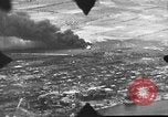 Standbild P-47s 19 Fighter Squadron Angriff japanische Stellungen Insel Tinian Marianen, 1944, aus Sekunde 20 historischem Filmmaterial Videoclip 65675047548