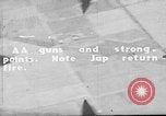 Standbild P-47s 19 Fighter Squadron Angriff japanische Stellungen Insel Tinian Marianen, 1944, aus Sekunde 33 historischem Filmmaterial Videoclip 65675047548