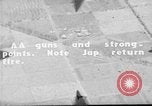 Standbild P-47s 19 Fighter Squadron Angriff japanische Stellungen Insel Tinian Marianen, 1944, aus Sekunde 34 historischem Filmmaterial Videoclip 65675047548