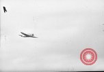 Standbild P-47s 19 Fighter Squadron Angriff japanische Stellungen Insel Tinian Marianen, 1944, aus Sekunde 38 historischem Filmmaterial Videoclip 65675047548