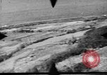 Standbild P-47s 19 Fighter Squadron Angriff japanische Stellungen Insel Tinian Marianen, 1944, aus Sekunde 49 historischem Filmmaterial Videoclip 65675047548